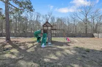 Spacious Family Gem in Sanford with playground and WiFi. Enjoy your stay!