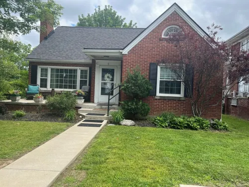 Spacious Home - Sleeps 8 Fire-pit 1 Block to EKU & Downtown, 2 Miles to I-75