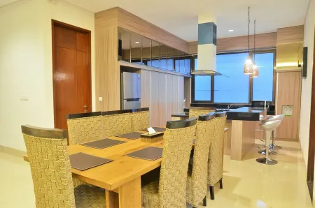 Chamomile Hill View 6Br Villa with a Private Pool Отели в г. Bandung Regency