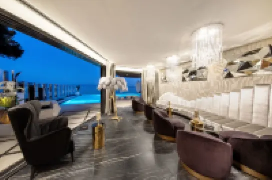 포쉬 레지던스 럭셔리 스위트