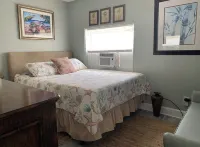 Key West Beach Bungalow 3 Bedroom Firepit Patio Grill Walk to Downtown Eats Drinks Shopping Hotels in der Nähe von St. Andrew's Lutheran Church