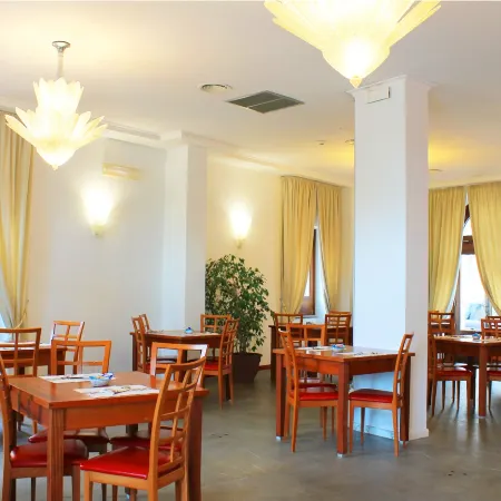 Hotel Pisacane Отели рядом с достопримечательностью «Пляж Фьюмичелло»