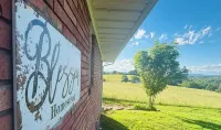 Luxury Home w/private Pool, Mt Views, 85” Roku Movie Room, Arcade, & King Bed!