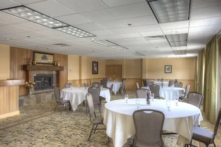 Village at Breckenridge Resort Отели рядом с достопримечательностью «Riverwalk Center at Breckenridge»