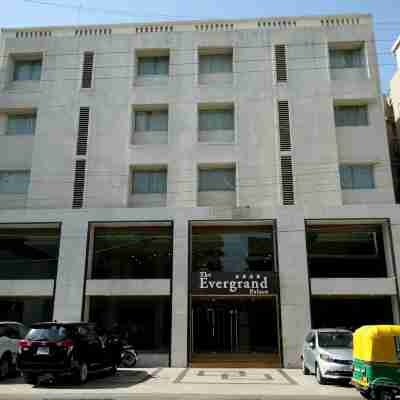 伊維爾格蘭德帕麗斯飯店 Hotel Exterior