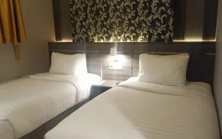 Grand Venetian Hotel Отели в г. Сепутих Джая