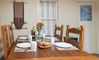 Riverfront Bend by Avantstay Private Dock, Large Yard w/ Views, Hot Tub