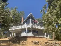 Stunning Yosemite Mountain Views with Luxury accommodations