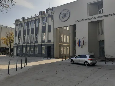 Hotel Metropolis Отели рядом с достопримечательностью «Костел Воскресения Христа»