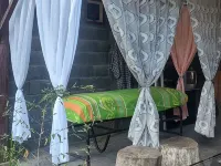 Chrisma Bed and Breakfast فنادق في Central Tomohon
