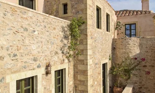 Moni Emvasis Luxury Suites