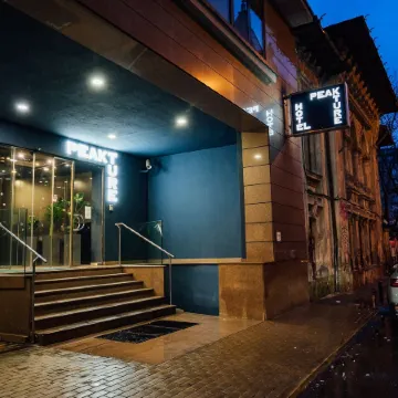 Peakture Hotel