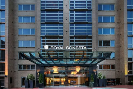 The Royal Sonesta Washington DC Dupont Circle Отели рядом с достопримечательностью «56 Сигнерс оф Деклерейшен оф Индепенденс Мемориал»