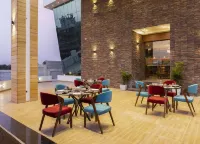 Sarovar Portico, Somnath - Завтрак