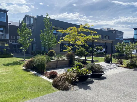 Southwark Hotel & Apartments Отели рядом с достопримечательностью «Кашмир Хилл Лукаут»