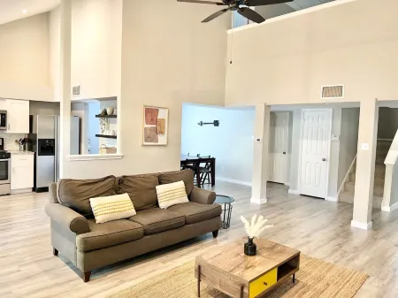 Full Kitchen and Fenced Backyard Retreat - Charming Spacious Haven