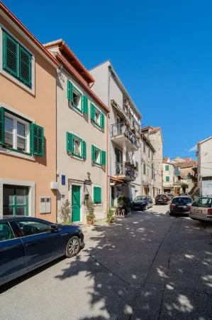 Central Split Rooms and Apartments Paese