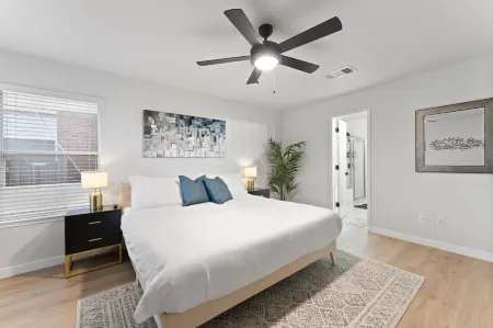 Modern & Homey 3Br Home, Remote Work Friendly, King Beds, Fast WiFi