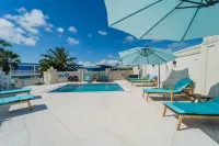 Le Bleu Bed and Breakfast Hotels near Blue Hills Jetty