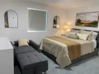 Sleeps 25+, Fire Pit, Game Room, Ideal Beach Pass, Private Hot Tub