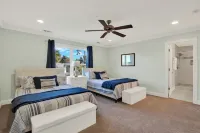 Stunning 4-bedroom water front home on Whitemarsh Island
