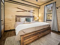 Family Cabin! Hot Tub+Firepit,Dollywood, Mini Golf-