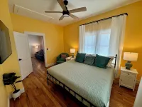 Historic Cottage Downtown Macon with off street parking