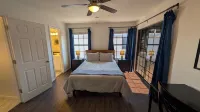Charming and Quiet Townhome Conveniently located Hotels near Pier 1