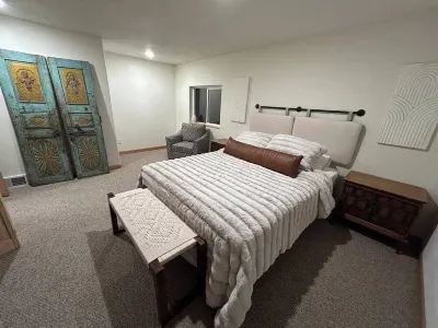 Heart of Monument - Cottage with WiFi access