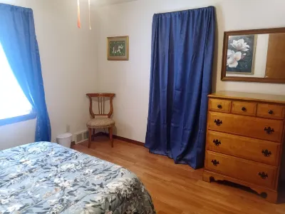 Simple Stay for Family and Friends, 2-bedroom upstairs apartment in Boardman.