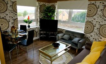 Ultra Deluxe Versace Apartment Near Sheffield
