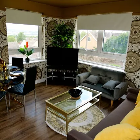 Ultra Deluxe Versace Apartment Near Sheffield