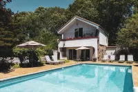 The Villa Bed and Breakfast - Pools