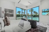 Sleeps 20 Pool & Pickleball Villa Near Golf, Dining & Fun Bravo Villa #2 by Avantstay