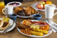 Holiday Inn Express EDINBURGH AIRPORT by IHG - sarapan