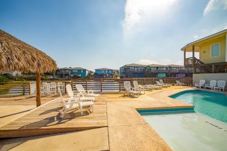 A Shore Bet - fishing pond, near the beach, outdoor lounge spaces, shared pool! Отели рядом с достопримечательностью «Fly It Port ' A»