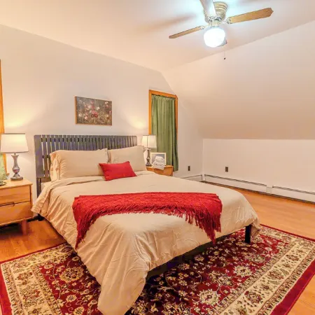 4BDR/2.5BA APT Near Tufts/7 min-Walk to Subway/Free Parking for 2 cars