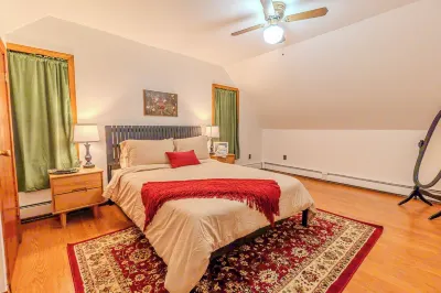 4BDR/2.5BA APT Near Tufts/7 min-Walk to Subway/Free Parking for 2 cars
