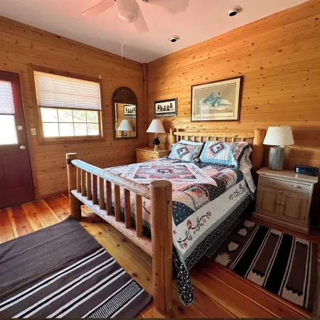 Beautiful Lodge on the Yellowstone River!