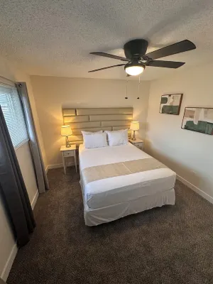 “Spacious 4-Beds, 2-Baths House with Pool - Perfect for Family Getaways Goodwill Retail Store and Donation Center附近的飯店