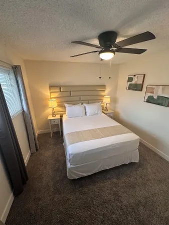 “Spacious 4-Beds, 2-Baths House with Pool - Perfect for Family Getaways Отели рядом с достопримечательностью «Парк Кларк Уэтлендс»