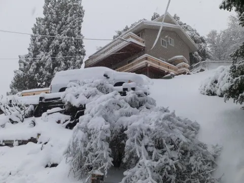 LAKEVIEW CABIN!! AIRCONDITIONED!!  AMPLE PARKING !!