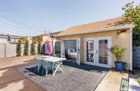Hollywood Hideaway: Cozy Guesthouse Near Universal