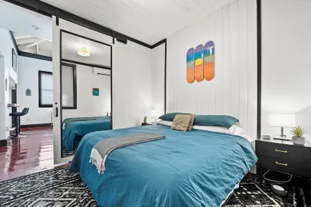 Single Night Bookings Welcome - Tropical Modern Loft - SoHo Style - Concierge Отели рядом с достопримечательностью «Форт Крисчен»