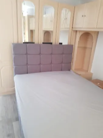 We have a beautiful 4 bedroom with all basic needs Отели рядом с достопримечательностью «Парк Лодж Фарм»