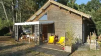 Chalet 1 to 5 persons garden and terrace with pergola in residential park Hotels in Soulac-sur-Mer