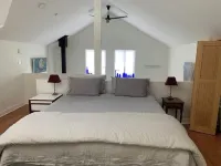 Beautiful rural  getaway with private suite  full kitchen, wifi and sauna.