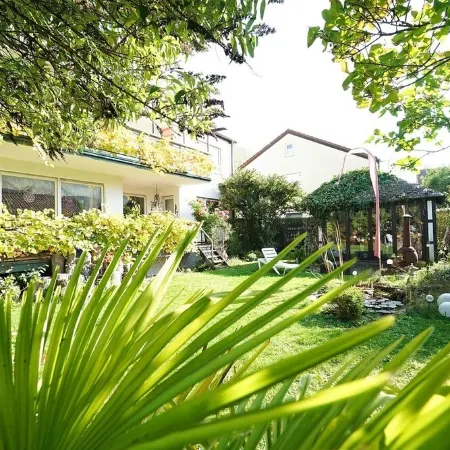 Large, quiet vacation apartment (approx. 70sqm) with large balcony and shared use of the garden