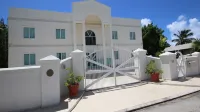 Family-Friendly 3Br Villa Apartment w/ Pool – Steps to Surf & Ocean