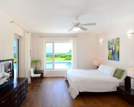 Direct Beachfront 6 BDR/en-suite /maid included. Excellent service. Rare gem (O) Hotels in Guana Bay